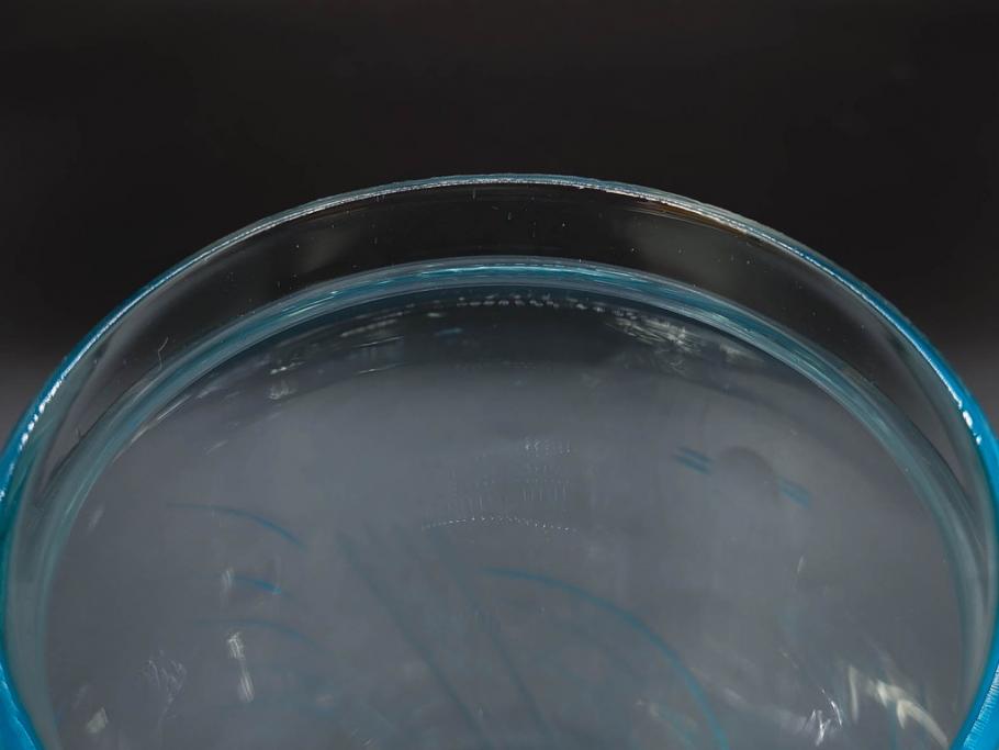 当時物　昭和レトロ　切子　涼しげな水色が目を引くキャンディーポット(菓子瓶、あめや瓶、飴屋、砂糖壺、ガラス瓶、ガラスビン、蓋(フタ)付き、菓子瓶、ボンボン入れ、小物入れ、硝子)(R-082982)