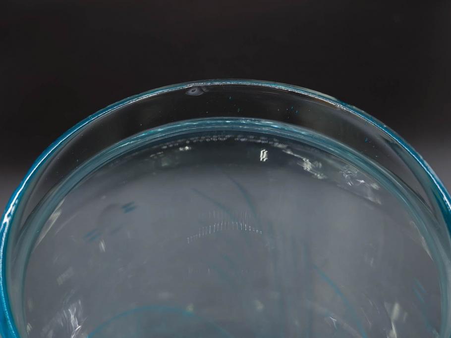 当時物　昭和レトロ　切子　涼しげな水色が目を引くキャンディーポット(菓子瓶、あめや瓶、飴屋、砂糖壺、ガラス瓶、ガラスビン、蓋(フタ)付き、菓子瓶、ボンボン入れ、小物入れ、硝子)(R-082982)