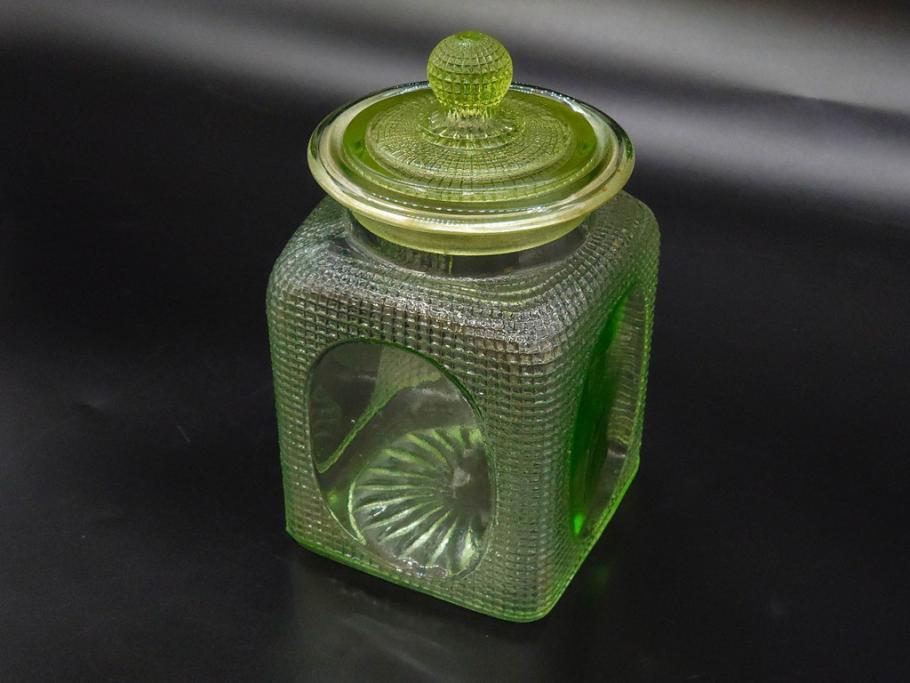 戦前　当時物　ウランガラス　ノスタルジックな雰囲気が魅力のキャンディーポット(菓子瓶、あめや瓶、飴屋、砂糖壺、ガラス瓶、ガラスビン、蓋(フタ)付き、菓子瓶、ボンボン入れ、小物入れ、硝子)(R-082986)