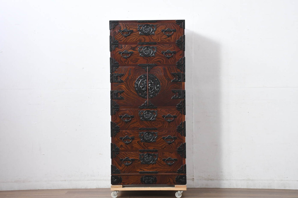 中古　美品　岩谷堂箪笥　「菊幸」　漆塗り　欅(ケヤキ)材　美しい木目が魅力的な縦型チェスト(収納箪笥、和箪笥、引き出し、整理タンス)(R-082656)
