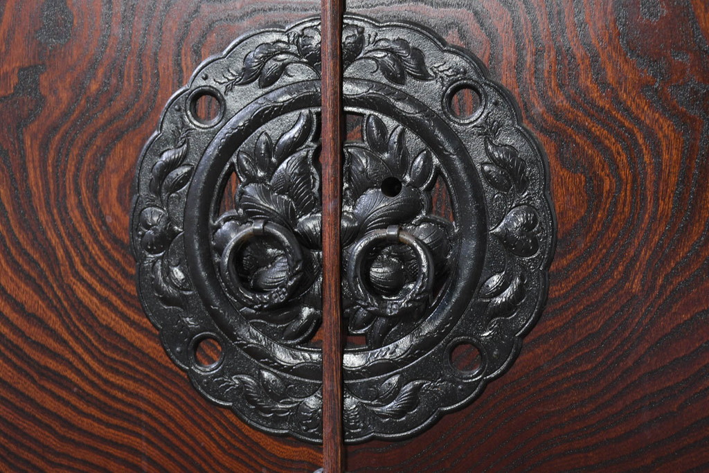 中古　美品　岩谷堂箪笥　「菊幸」　漆塗り　欅(ケヤキ)材　美しい木目が魅力的な縦型チェスト(収納箪笥、和箪笥、引き出し、整理タンス)(R-082656)