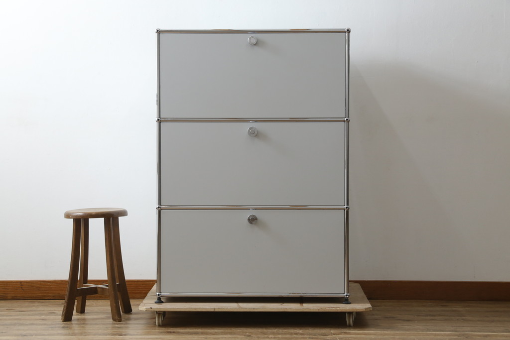 中古　美品!!　スイス　USMハラー(USM Haller)　美しくシンプルなデザインが目を引くキャビネット(サイドチェスト、引き出し、店舗什器)(R-082842)