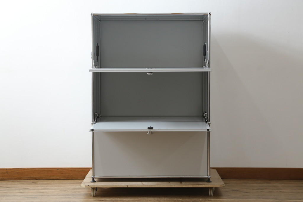 中古　美品!!　スイス　USMハラー(USM Haller)　美しくシンプルなデザインが目を引くキャビネット(サイドチェスト、引き出し、店舗什器)(R-082842)