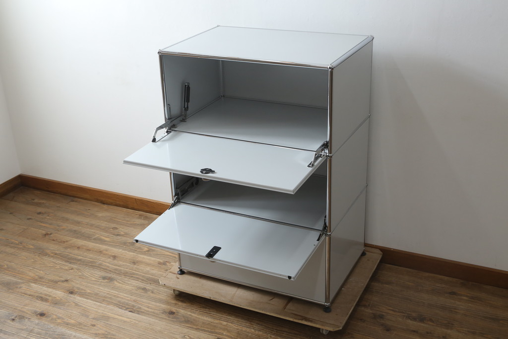 中古　美品!!　スイス　USMハラー(USM Haller)　美しくシンプルなデザインが目を引くキャビネット(サイドチェスト、引き出し、店舗什器)(R-082842)