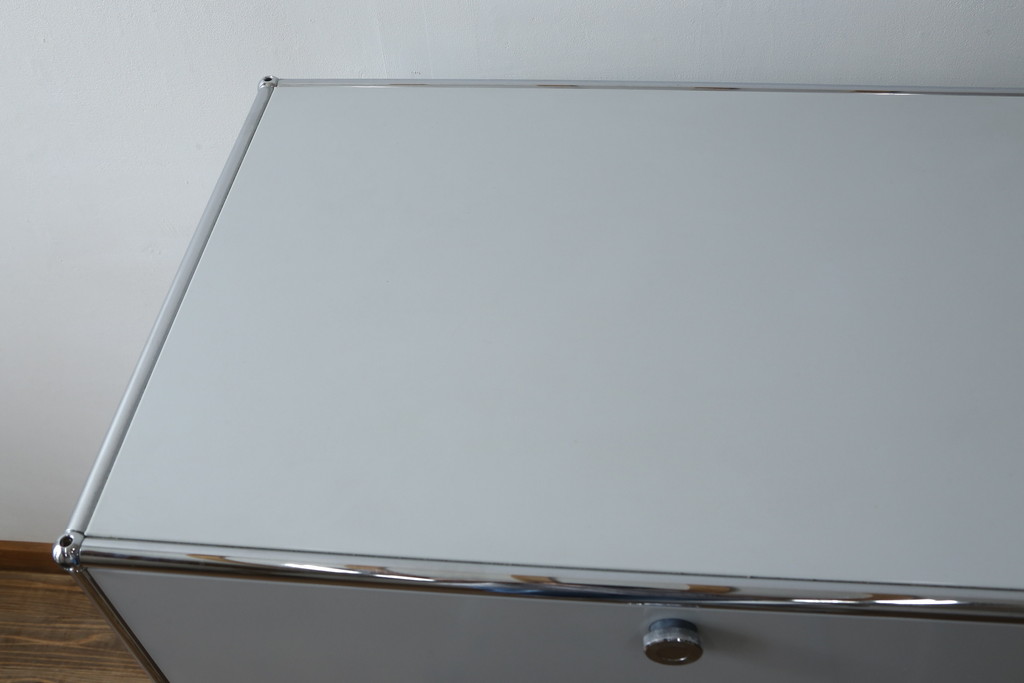 中古　美品!!　スイス　USMハラー(USM Haller)　美しくシンプルなデザインが目を引くキャビネット(サイドチェスト、引き出し、店舗什器)(R-082842)