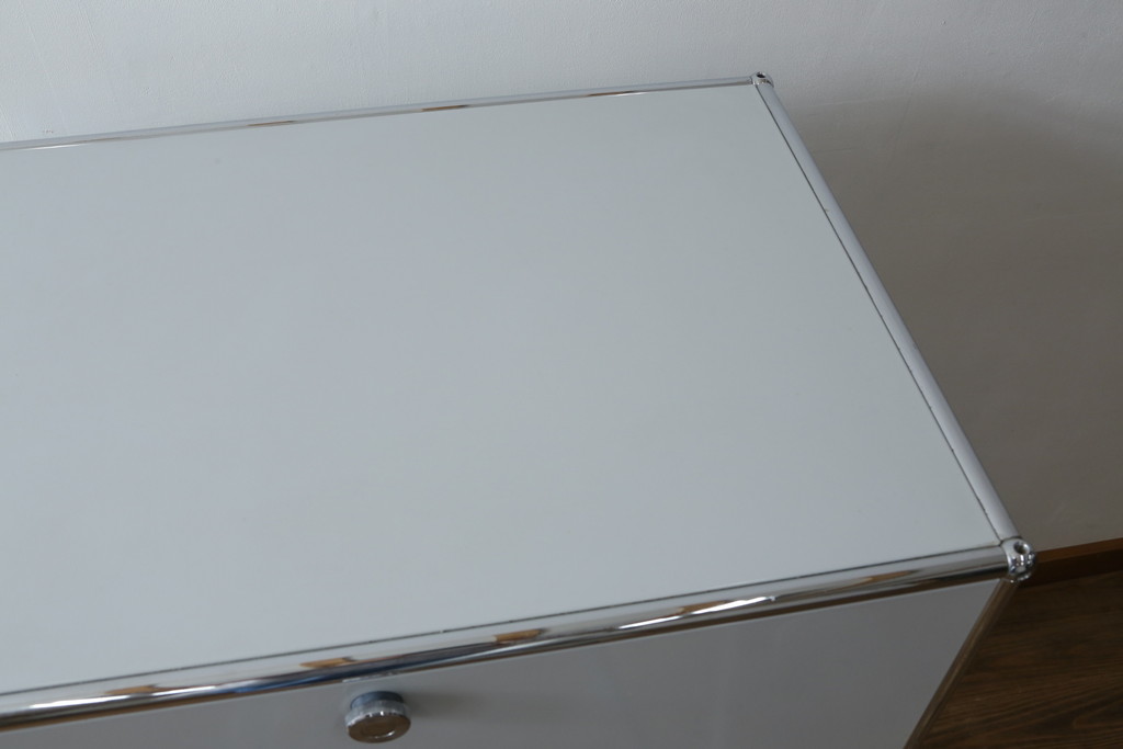 中古　美品!!　スイス　USMハラー(USM Haller)　美しくシンプルなデザインが目を引くキャビネット(サイドチェスト、引き出し、店舗什器)(R-082842)