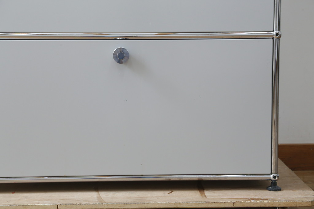 中古　美品!!　スイス　USMハラー(USM Haller)　美しくシンプルなデザインが目を引くキャビネット(サイドチェスト、引き出し、店舗什器)(R-082842)