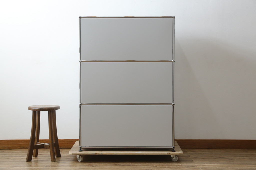 中古　美品!!　スイス　USMハラー(USM Haller)　美しくシンプルなデザインが目を引くキャビネット(サイドチェスト、引き出し、店舗什器)(R-082842)