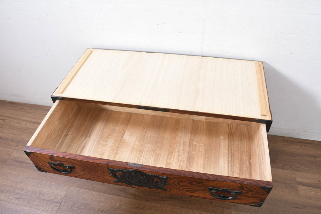 中古　美品!!　岩谷堂箪笥　「菊幸」　ヒノキ天板リメイク　和の趣あふれるローチェスト(テレビボード、テレビ台、リビングボード、ローボード、引き出し、収納箪笥)(R-082659)