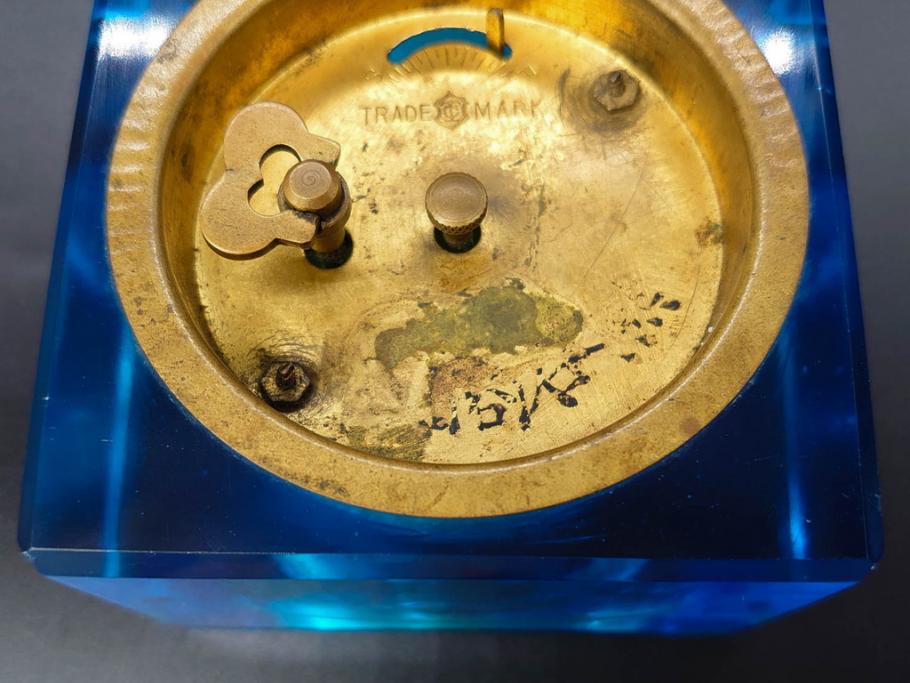 ジャンク品　戦前　東洋時計株式会社(TOYO CLOCK FACTORY)　ゼンマイ式　細やかな意匠が施されたエレガントな雰囲気溢れる置時計(置き時計、日本製、ガラス、硝子)(R-083033)