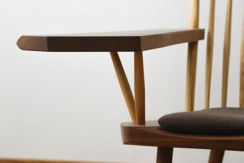 和製ヴィンテージ　ジョージナカシマ　桜製作所　LOUNGE ARM(ラウンジアーム)　One Arm(ワンアーム、片肘)　CN103　クッション付き　モダンに洗練された右アーム付きラウンジチェア(ジョージ・ナカシマ、アームチェア、イス、椅子、板座チェア、ビンテージ)(R-082853)