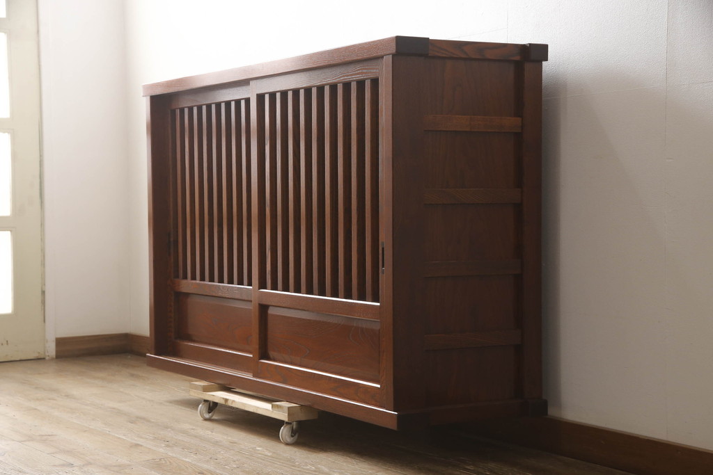 中古　松本伝統　指物工芸家具　漆塗り　上品な佇まいが魅力的な水屋箪笥サイドボード(サイドキャビネット、リビングボード、茶棚、収納棚、戸棚、食器棚、引き出し)(定価推定約100万円)(R-068680)
