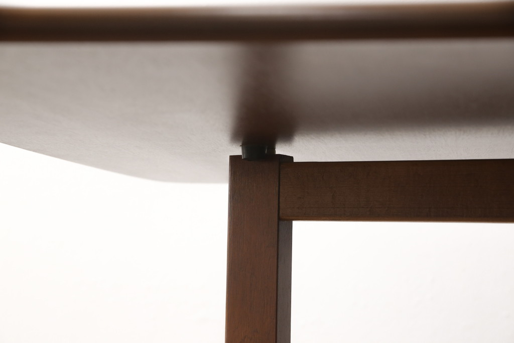 ビンテージ家具　北欧ヴィンテージ　濃い色味が上質な雰囲気を醸し出すチーク材製バタフライテーブル(エクステンションテーブル、ダイニングテーブル)(R-050602)