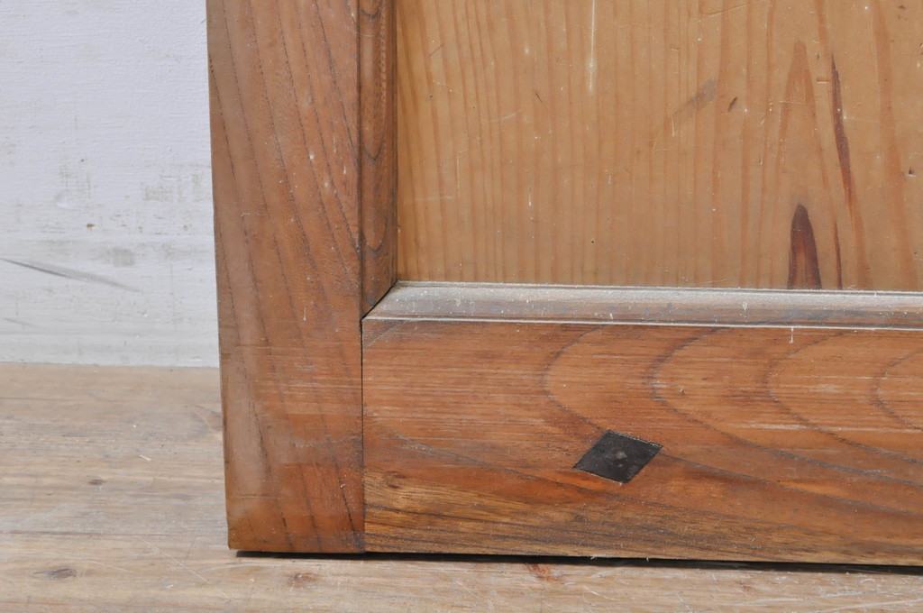 アンティーク建具　総欅(ケヤキ)材　枠欅(ケヤキ)材、板ヒノキ材　落ち着いた和の雰囲気を醸し出す蔵戸1枚(引き戸、玄関戸)(R-069023)