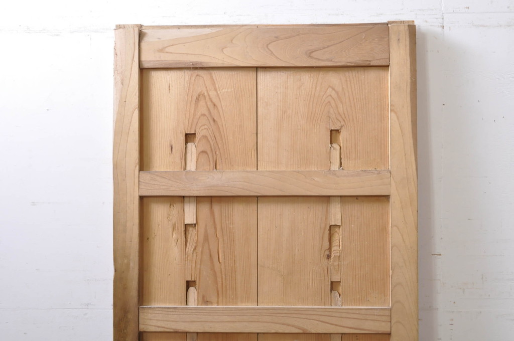 アンティーク建具　総欅(ケヤキ)材　枠欅(ケヤキ)材、板ヒノキ材　落ち着いた和の雰囲気を醸し出す蔵戸1枚(引き戸、玄関戸)(R-069023)