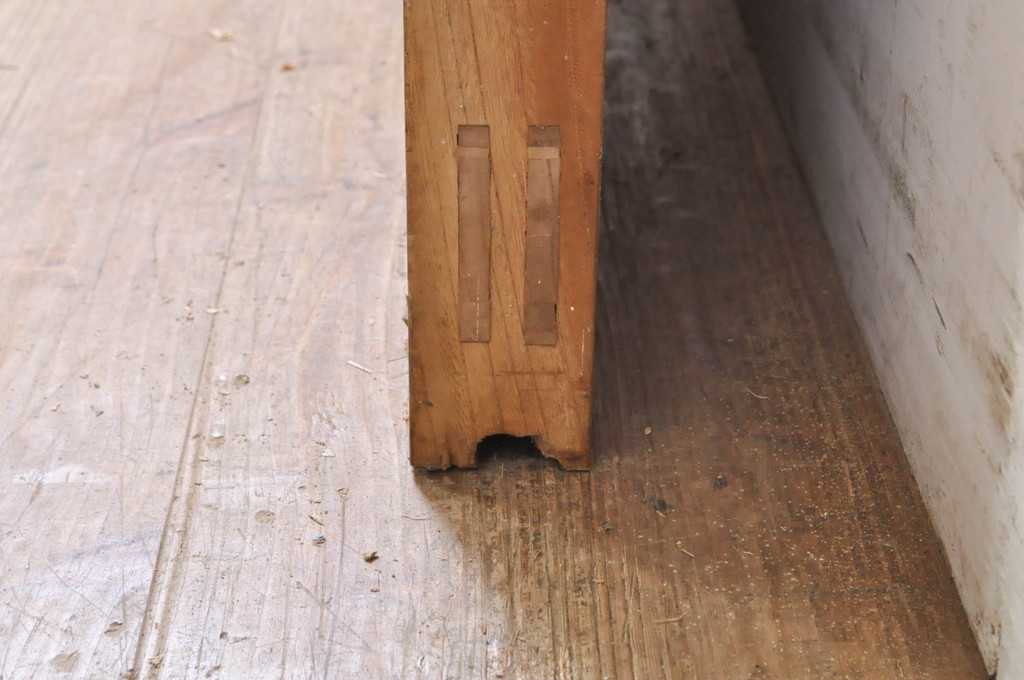 アンティーク建具　総欅(ケヤキ)材　枠欅(ケヤキ)材、板ヒノキ材　落ち着いた和の雰囲気を醸し出す蔵戸1枚(引き戸、玄関戸)(R-069023)