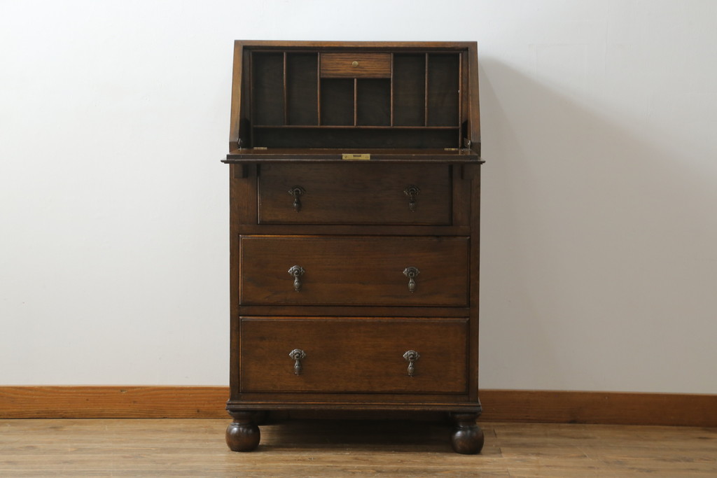 イギリスアンティーク　Lloyd's Antiques(ロイズ・アンティークス)取り扱い　趣のある佇まいが魅力的なオーク材の幅狭ライティングビューロー(ワークデスク、簿記机、在宅用、在宅ワーク用、英国)(R-074023)