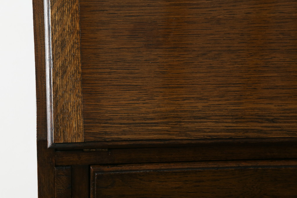 イギリスアンティーク　Lloyd's Antiques(ロイズ・アンティークス)取り扱い　趣のある佇まいが魅力的なオーク材の幅狭ライティングビューロー(ワークデスク、簿記机、在宅用、在宅ワーク用、英国)(R-074023)