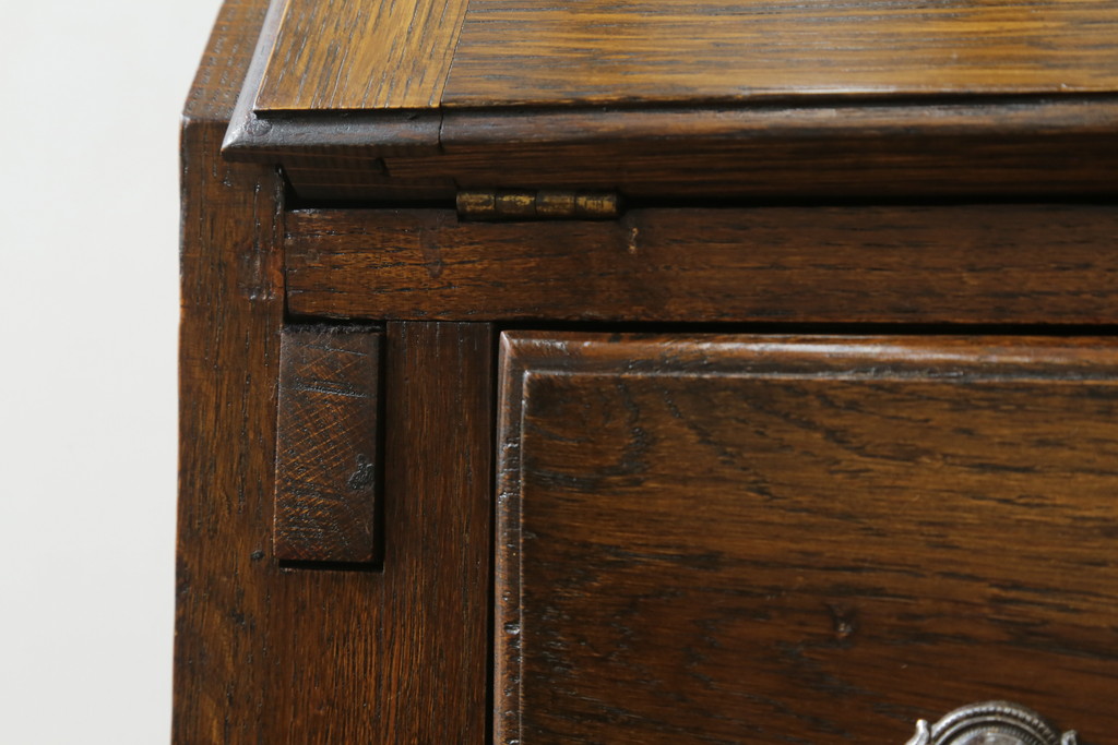 イギリスアンティーク　Lloyd's Antiques(ロイズ・アンティークス)取り扱い　趣のある佇まいが魅力的なオーク材の幅狭ライティングビューロー(ワークデスク、簿記机、在宅用、在宅ワーク用、英国)(R-074023)