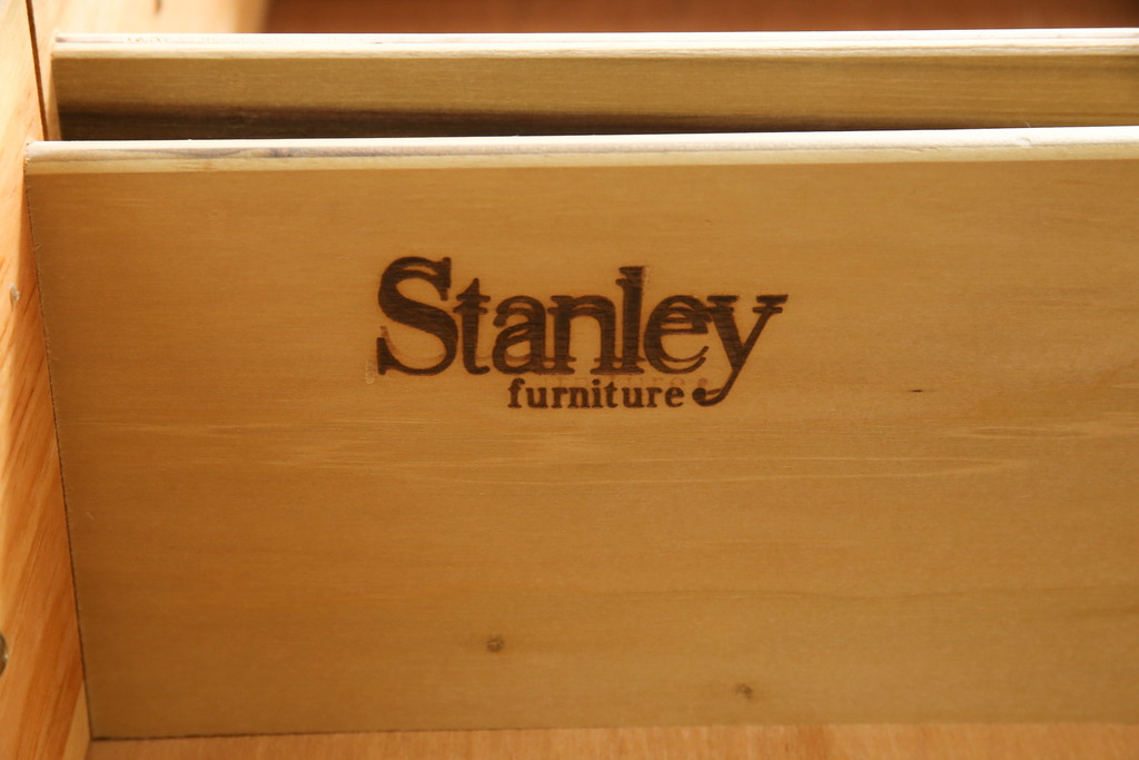 中古　美品　アメリカ　スタンレー社(stanley)　パイン材製の縦型チェスト(ランジェリーチェスト、サイドチェスト)(R-049894)