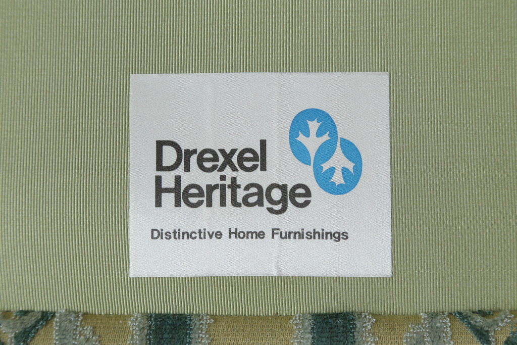 中古　美品　DREXEL HERITAGE(ドレクセルヘリテイジ)　上品な佇まいが魅力的な1人掛けソファ+オットマンセット(一人掛け、アームチェア)(R-055944)