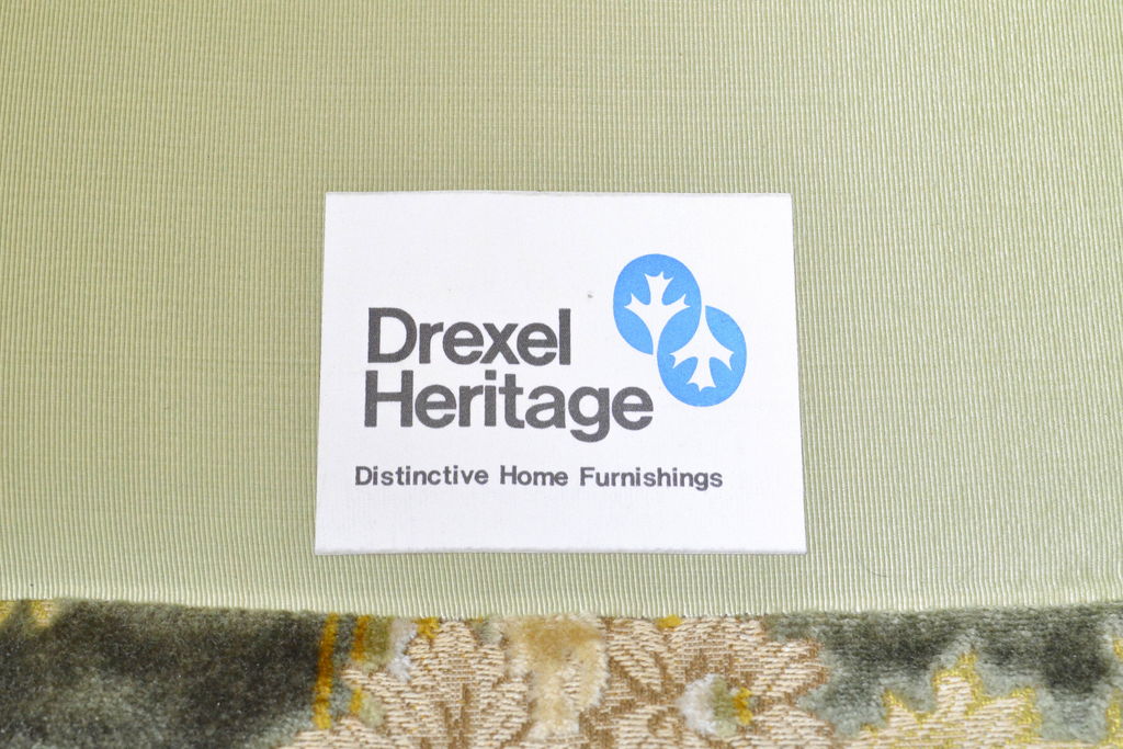 中古　美品　DREXEL HERITAGE(ドレクセルヘリテイジ)　クラシカルな雰囲気を醸し出す1人掛けソファ(一人掛けソファ、アームチェア)(R-061904)