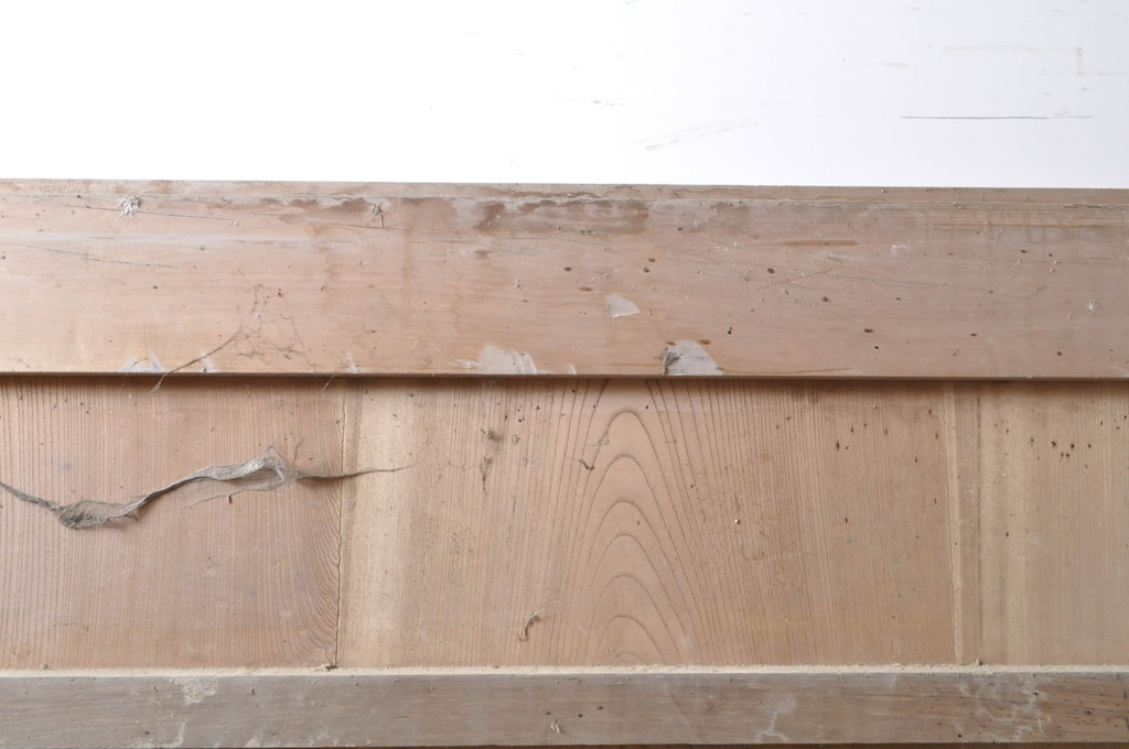 アンティーク建具　特大　特注品!!　松竹梅・鶴亀図　欅(ケヤキ)材　古い豪商で使われていた蔵戸1枚を2分割にリメイク!!　蔵戸2枚セット(引き戸、格子戸、玄関戸)(R-069175)