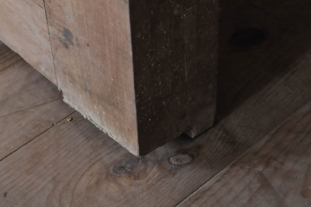 アンティーク建具　特大　特注品!!　欅(ケヤキ)材　古い豪商で使われていた蔵戸1枚を2分割にリメイク!!存在感抜群の蔵戸2枚セット(引き戸、玄関戸)(R-069176)