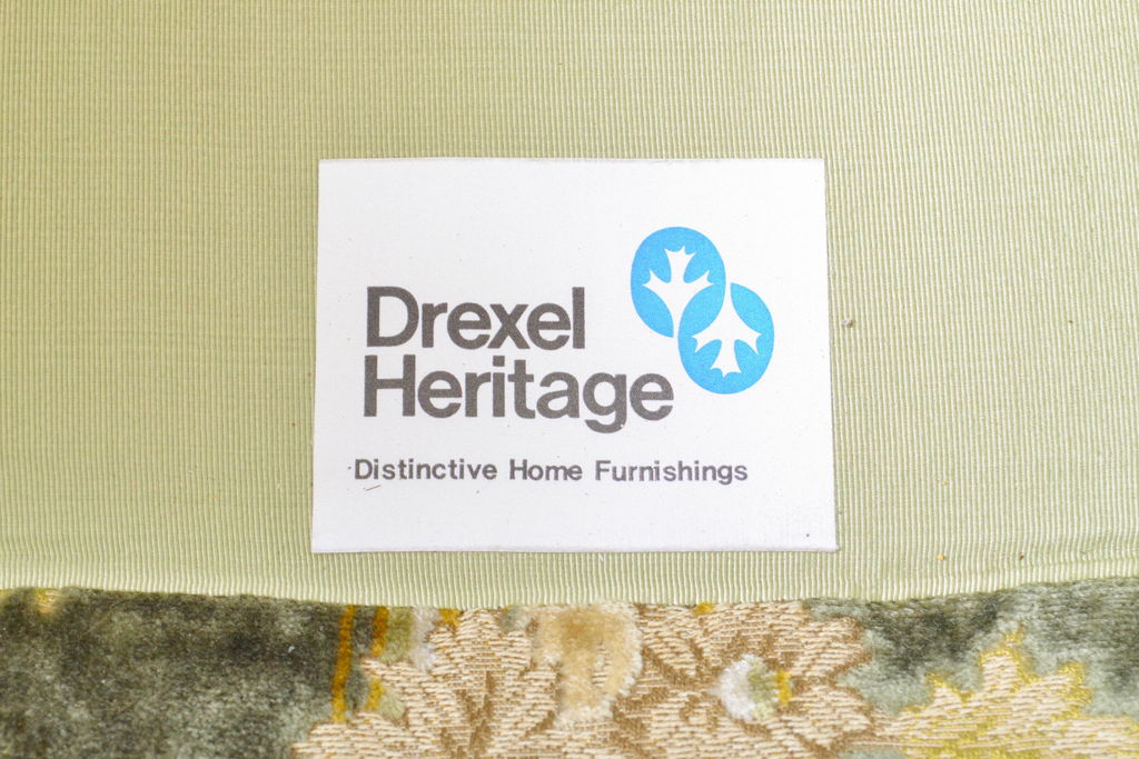 中古　美品　DREXEL HERITAGE(ドレクセルヘリテイジ)　クラシカルな雰囲気を醸し出す1人掛けソファ(一人掛けソファ、アームチェア)(R-061905)