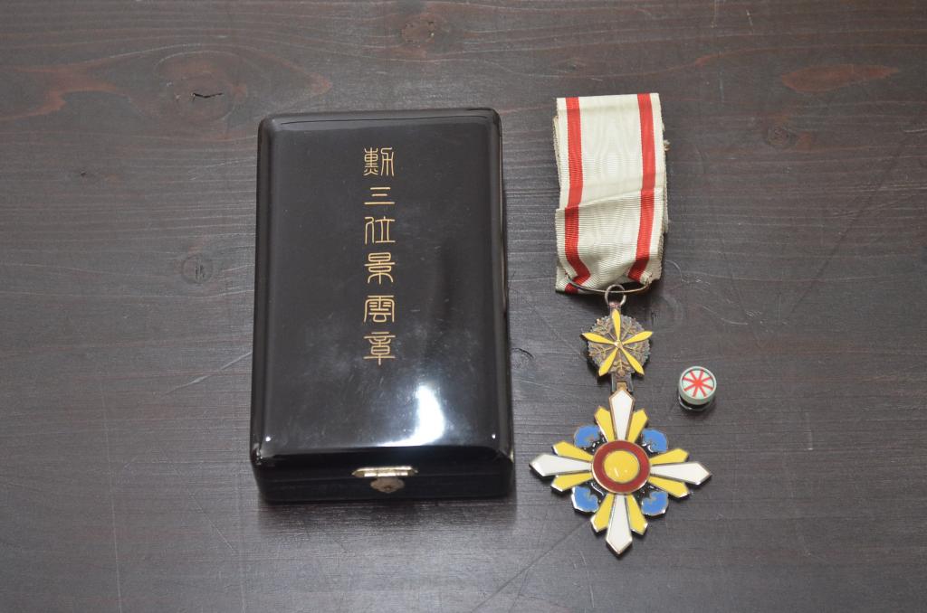 満州国　勲三位景雲章(略章、共箱、勲章)(R-041982)
