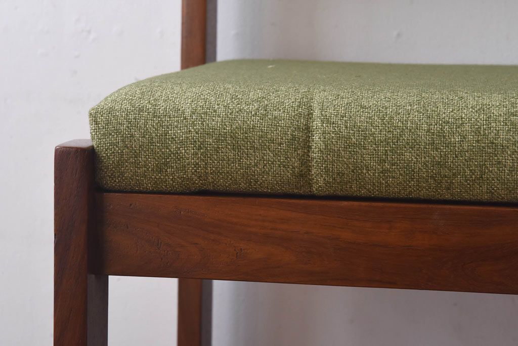 北欧テイスト家具　チーク材　シンプルなビンテージチェア(ダイニングチェア、イス、椅子)(1)(R-030326)