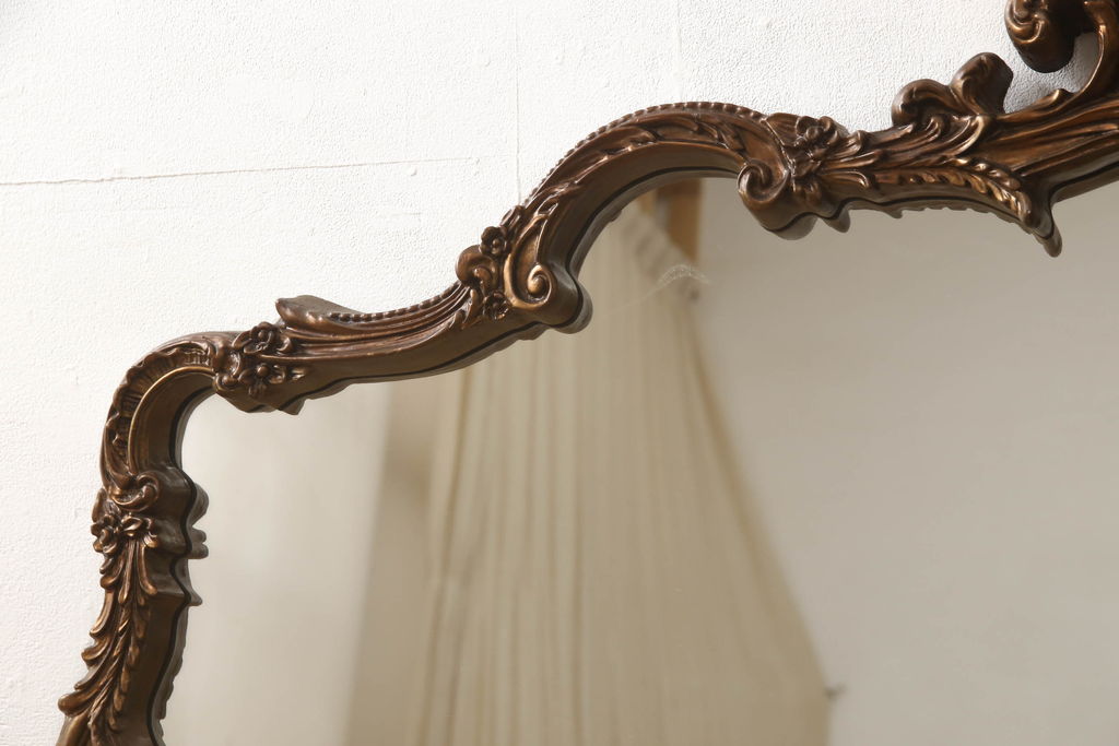 イタリアビンテージ　ロココ調　ぐるりと施された繊細な彫刻が美しいウォールミラー(壁掛け鏡、ヴィンテージ)(R-059431)