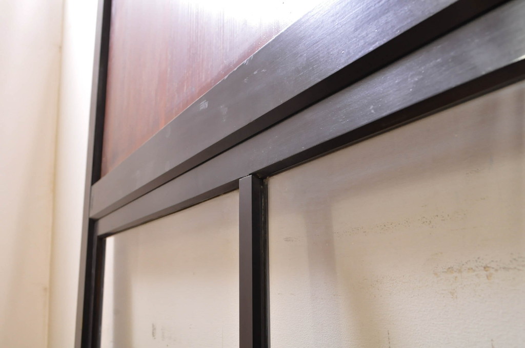 アンティーク建具　和モダンな空間作りにおすすめな漆塗りの幅広ガラス帯戸2枚セット(引き戸、ガラス戸)(R-069254)