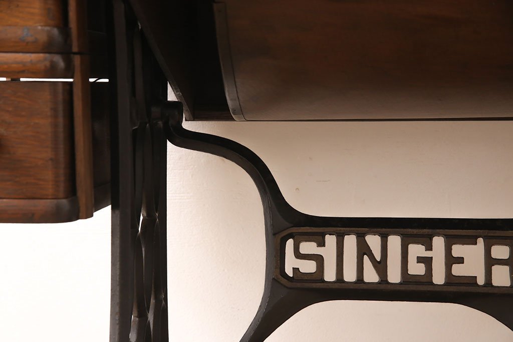 イギリスアンティーク　SINGER(シンガー)社　置くだけでお洒落な空間に!ディスプレイにおすすめのミシンテーブル(シンガーミシン、ミシン台、工業用ミシン)(R-049092)