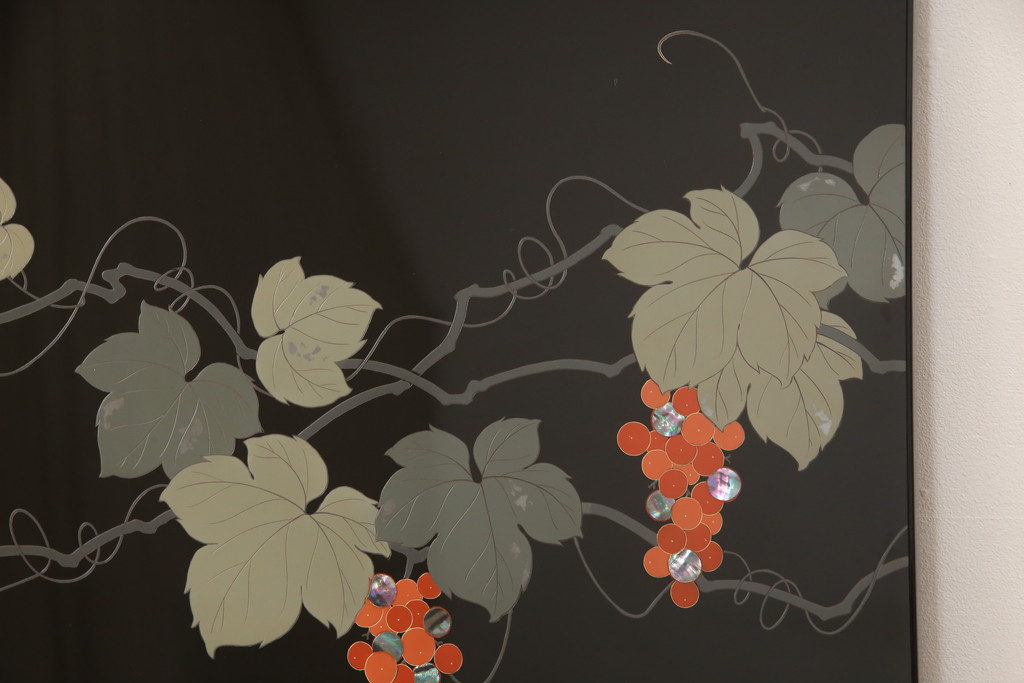 中古　美品　総漆塗り　モリシゲ(MORISHIGE/森繁)　繊細な表情を見せる葡萄の図柄が美しい衝立て(パーテーション、ついたて、仕切り)(R-056397)