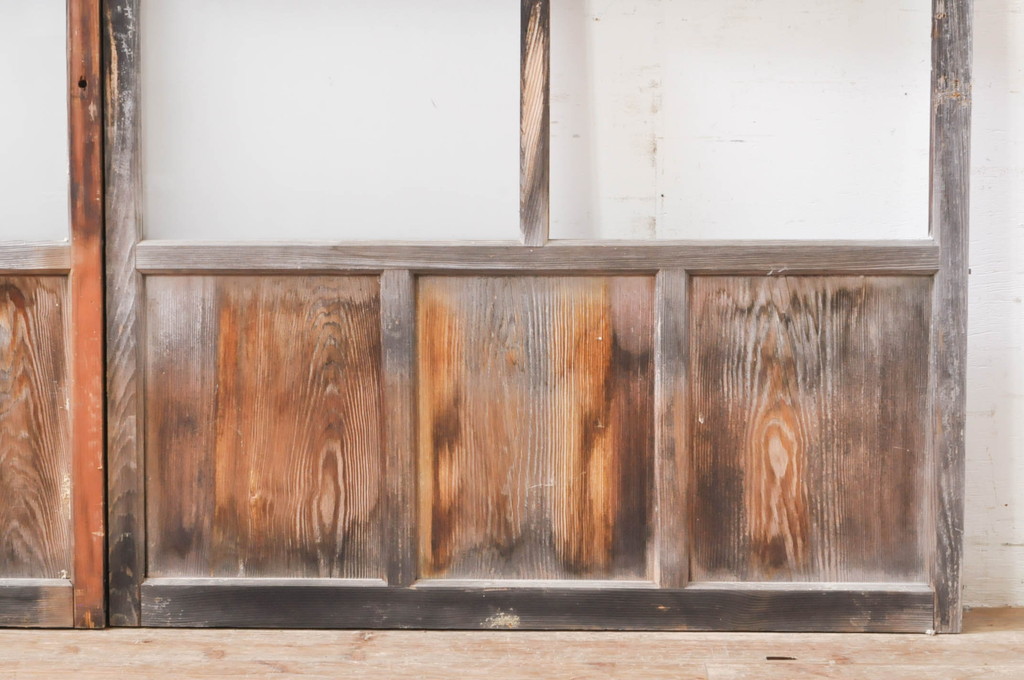 アンティーク建具　経年を感じさせる木味が魅力のガラス窓2枚セット(引き戸、ガラス戸)(R-069218)