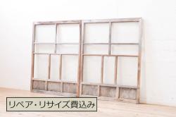 アンティーク建具　激レア　希少!!　檜(ヒノキ)・欅(ケヤキ)材　重厚感あるデザインと升目(マス目)が魅力的な漆塗りのガラス入りくぐり戸(蔵戸、玄関戸、格子戸、ガラス戸、引き戸)(R-072135)