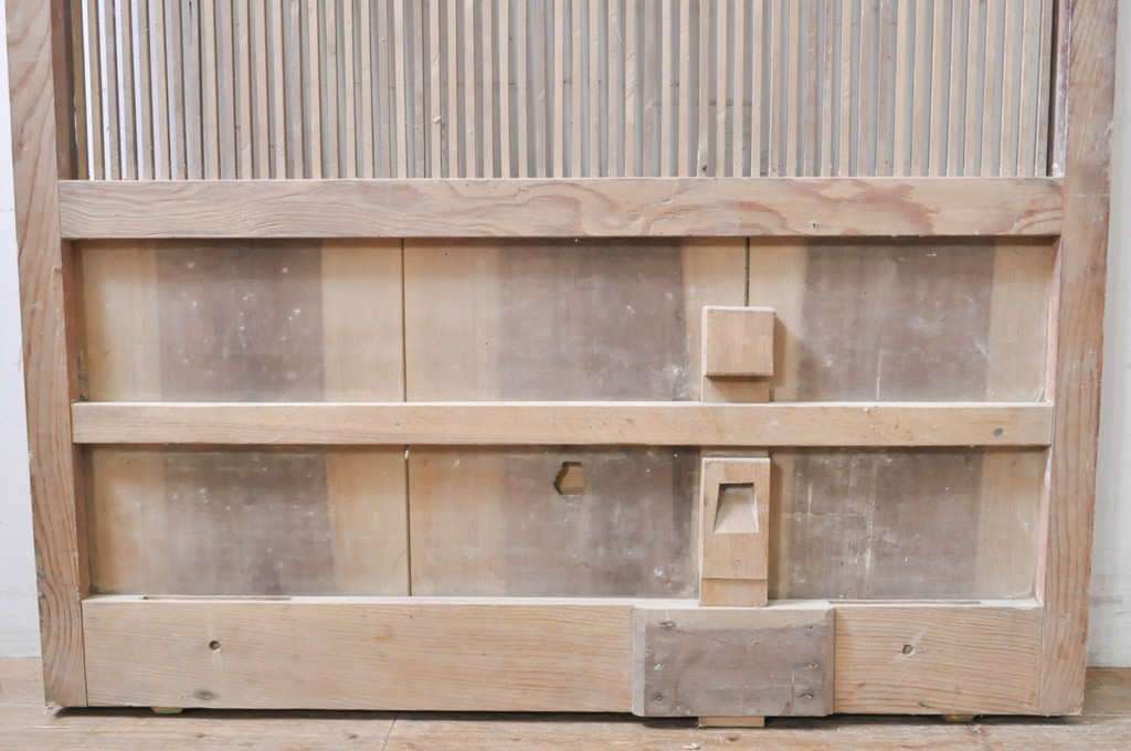 アンティーク建具　和の風情が感じられる杉材の素朴な蔵戸1枚(引き戸、玄関戸)(R-069234)