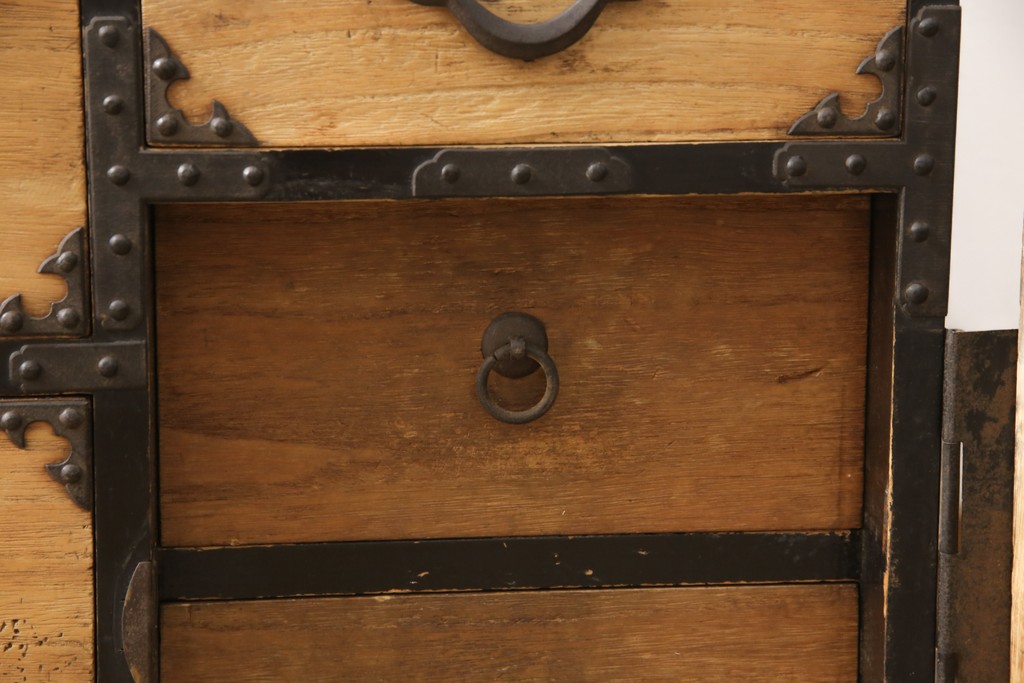 和製アンティーク　前面桐材　桜丸金具　品のある佇まいが魅力的な米沢箪笥(和タンス、時代箪笥、収納箪笥、整理タンス)(R-058082)