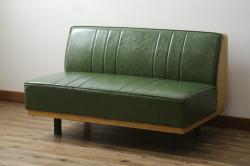 中古　美品　UP TOWN FURNITURE(アップタウン・ファニチャー)　PULLEY(プーリー)　合皮　レトロな色使いがおしゃれな2人掛けソファベンチ(二人掛け、2Pソファ)(R-081931)