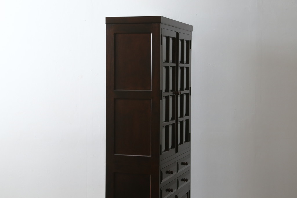 中古　美品　松本民芸家具　シックな空間づくりが叶うG-2型面取り食器棚(カップボード、収納棚、戸棚、飾り棚、本箱、ブックケース、本棚、書棚、ブックシェルフ、キャビネット)(定価約62万円)(R-079593)