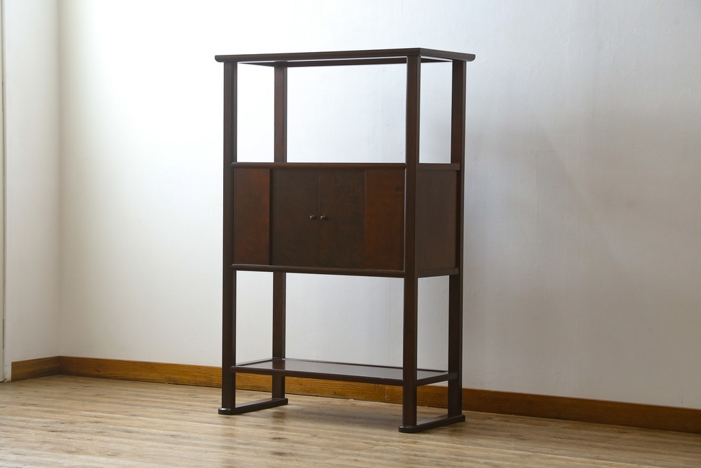 中古　松本民芸家具　#506型　シックな色合いと上品な佇まいが魅力の朝鮮棚(飾り棚、収納棚、戸棚、茶棚)(定価約23万円)(R-073707)