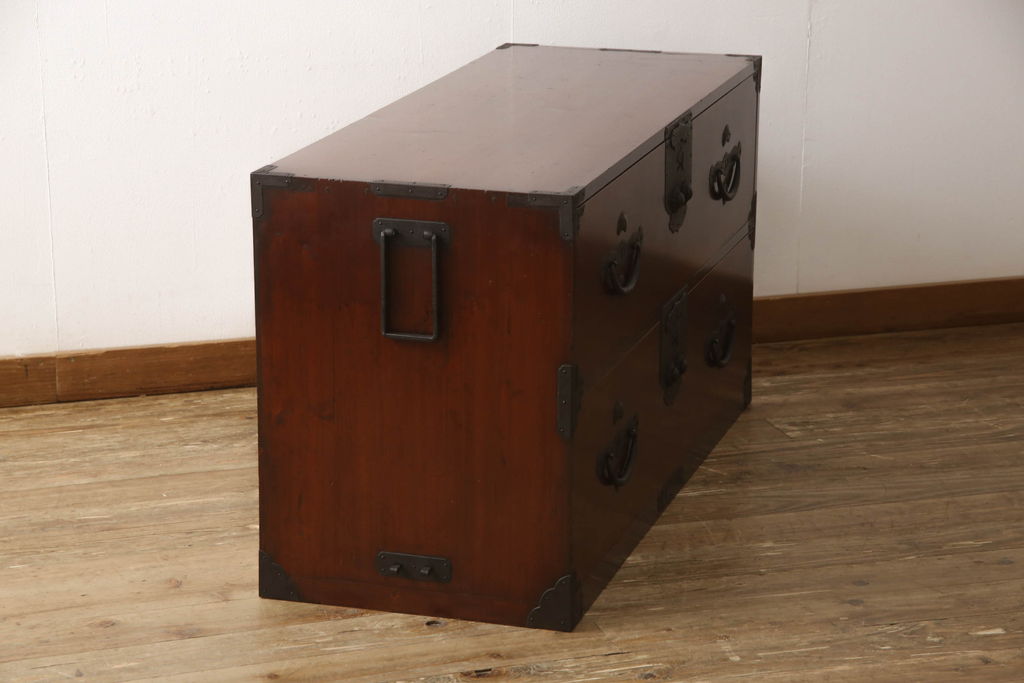 和製アンティーク　上手物!前面欅(ケヤキ)材の上品な二本松箪笥ローボード(時代箪笥、衣装箪笥、ローチェスト)(R-047606)
