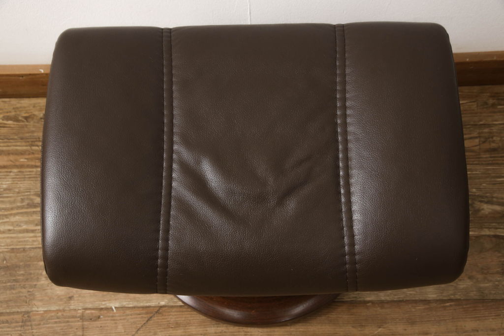 中古　美品　本革　EKORNES(エコーネス)　コンサルシリーズ　クラシック　Sサイズ　オットマン付きストレスレスチェア(レザー、リクライニングチェア、一人掛けソファ、アームチェア)(定価約23万円)(R-059516)