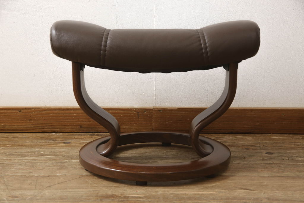 中古　美品　本革　EKORNES(エコーネス)　コンサルシリーズ　クラシック　Sサイズ　オットマン付きストレスレスチェア(レザー、リクライニングチェア、一人掛けソファ、アームチェア)(定価約23万円)(R-059516)