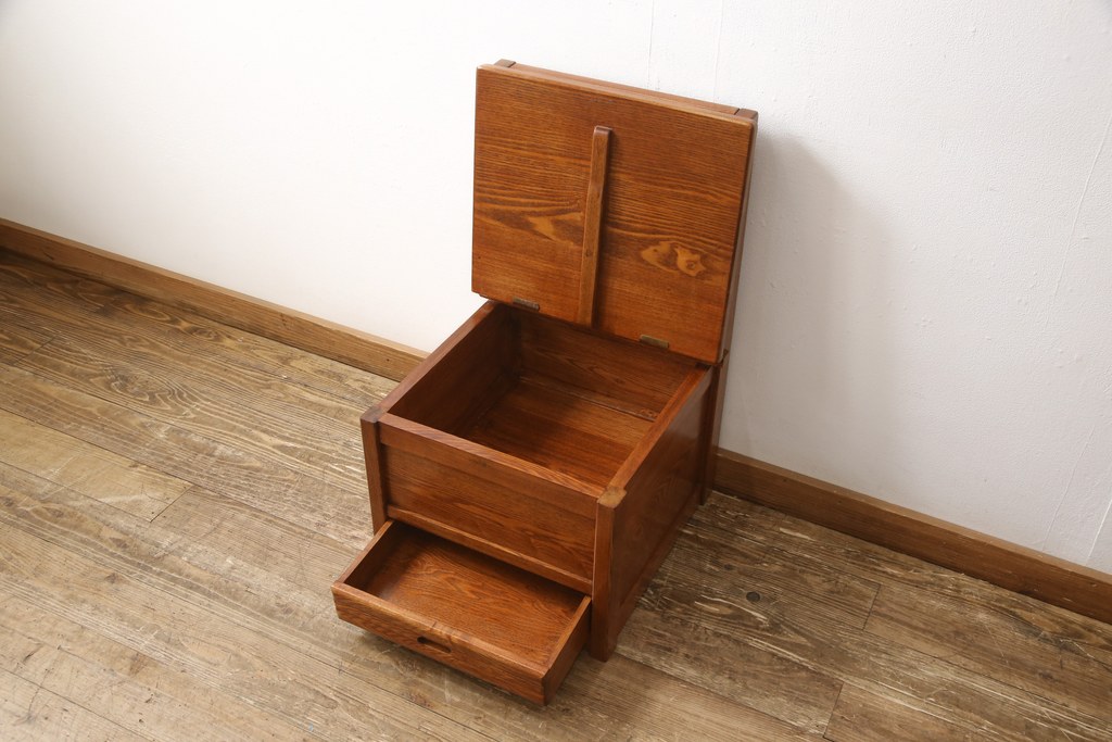 中古　美品　ニレ材　収納スペース付きで使い勝手抜群のダイニングチェア(椅子、板座チェア)(R-057537)