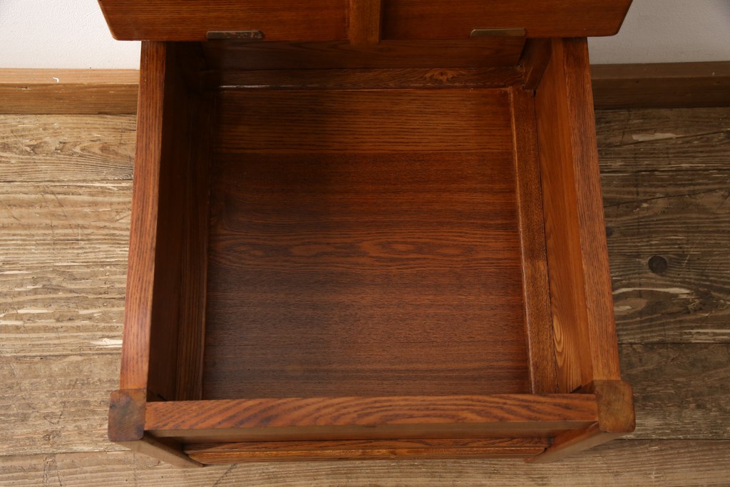中古　美品　ニレ材　収納スペース付きで使い勝手抜群のダイニングチェア(椅子、板座チェア)(R-057537)
