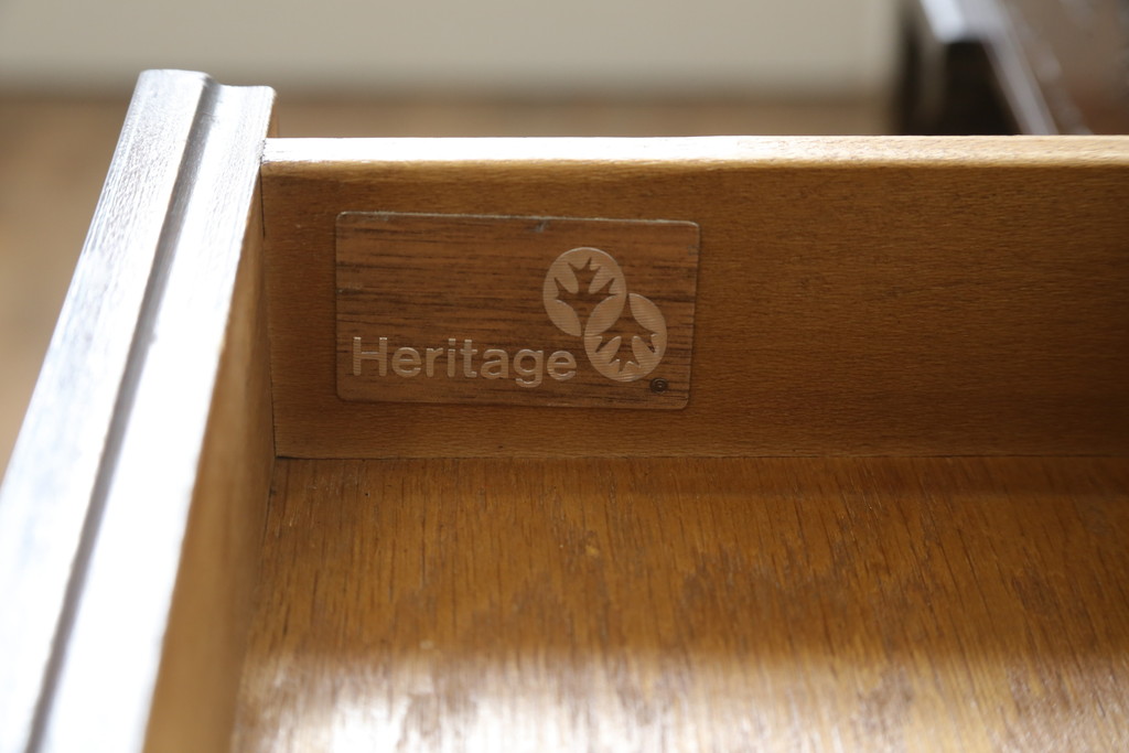 中古　希少モデル　DREXEL HERITAGE(ドレクセルヘリテイジ)　彫刻入り　異国情緒あふれるシノワズリ様式のコンソールテーブル(薄型デスク、机、ワークデスク、サイドテーブル、在宅用、在宅ワーク用)(R-080159)