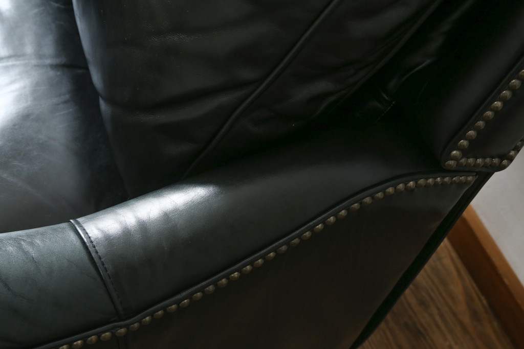 中古　DREXEL HERITAGE(ドレクセルヘリテイジ)　Upholstery(アップホルスタリー)コレクション　本革(レザー)　高級感溢れる佇まいが魅力のリクライニング付き1人掛けソファ(一人掛けソファ、1P、パーソナルチェア、ラウンジチェア、リクライニングソファ、アームソファ、フットレスト)(R-067021)