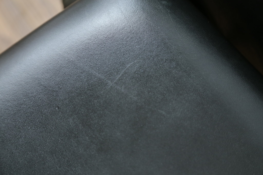 中古　DREXEL HERITAGE(ドレクセルヘリテイジ)　Upholstery(アップホルスタリー)コレクション　本革(レザー)　高級感溢れる佇まいが魅力のリクライニング付き1人掛けソファ(一人掛けソファ、1P、パーソナルチェア、ラウンジチェア、リクライニングソファ、アームソファ、フットレスト)(R-067021)